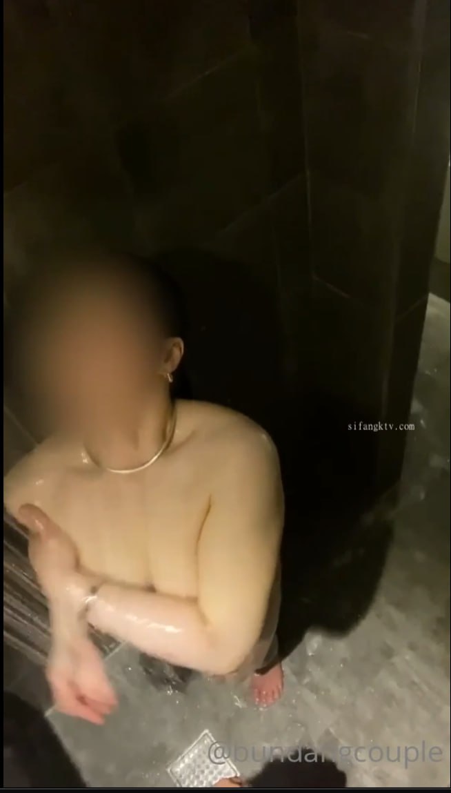DASS-241 無自覚に競泳水着からはみ出るデカ乳に理性が吹き飛んだ男子部員達に輪姦され続ける水泳部アイドル